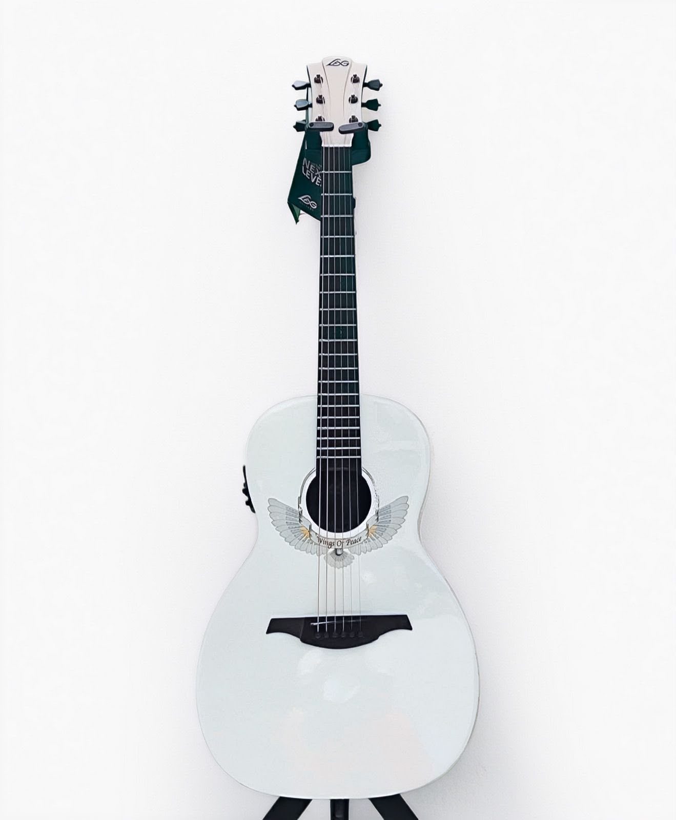 LAG GLA W Peace PE Chitarra Elettroacustica Parlor Bianca